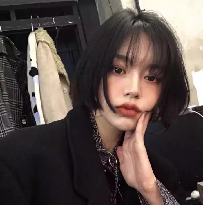 乌鸦与麻雀